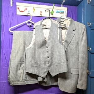 Vintage 33L Ernesto Bellini Smiths 100% wool 3 piece suit grey striped
